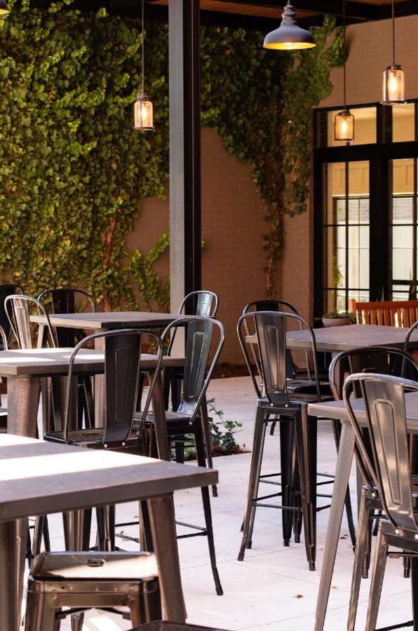 Meeting House Boutique Hotel Falls Church Exterior foto